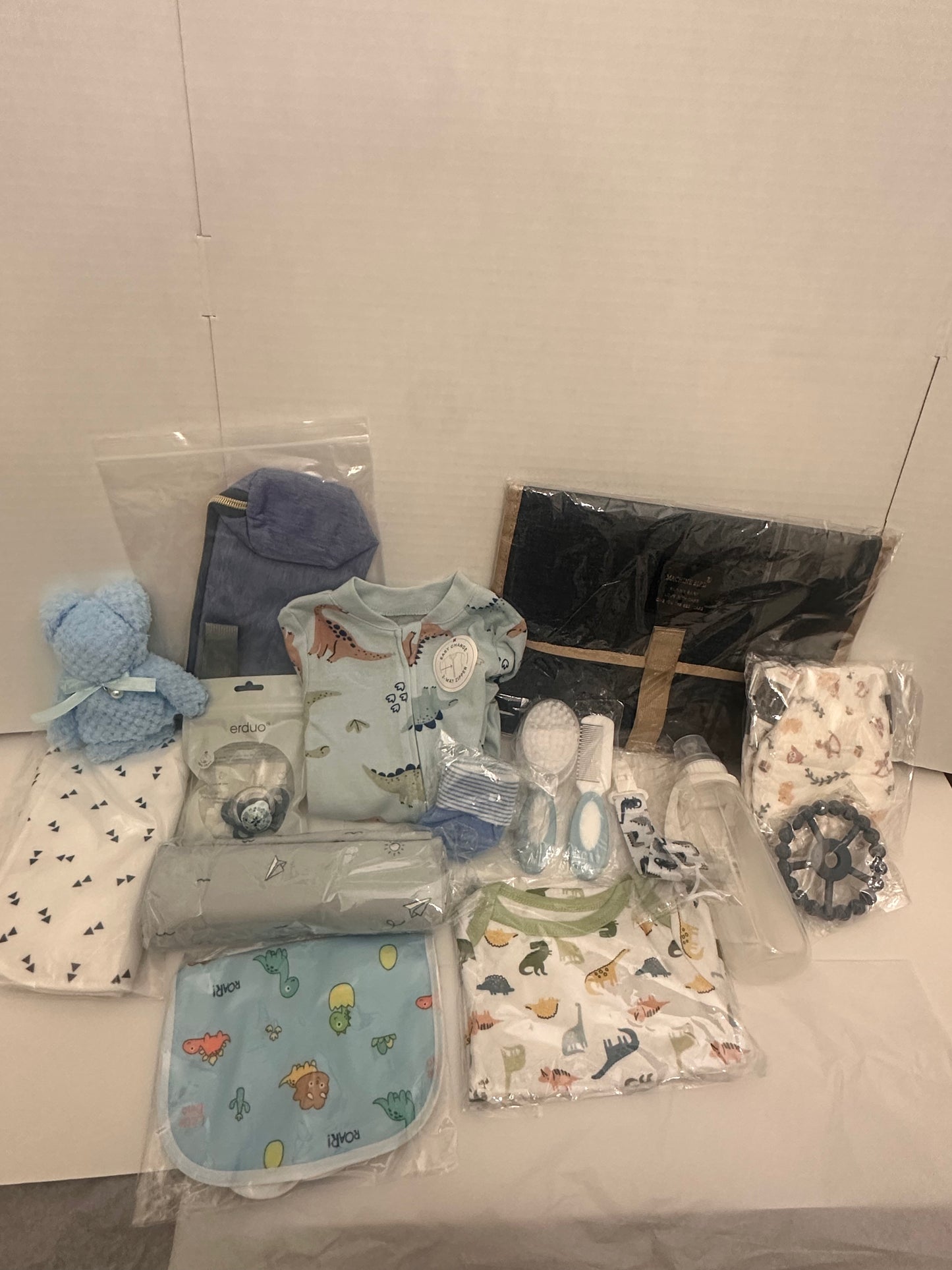 Deluxe Baby Gift Box | 0-6 Months