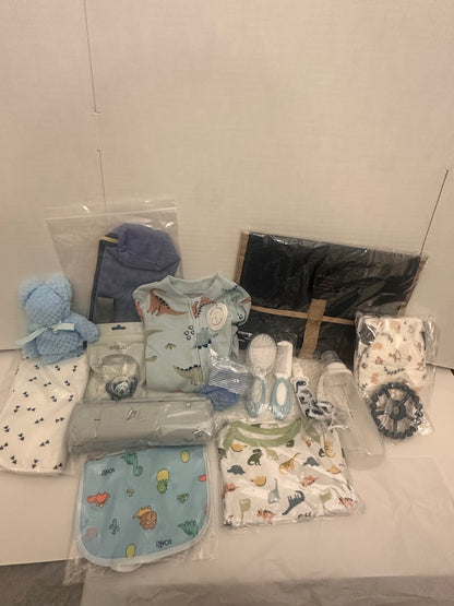Deluxe Baby Gift Box | 0-6 Months